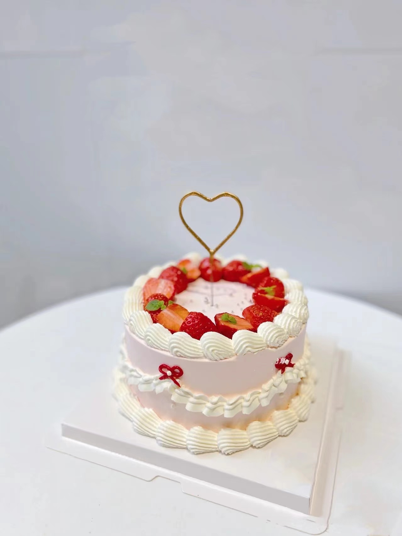 复古裱花草莓蛋糕