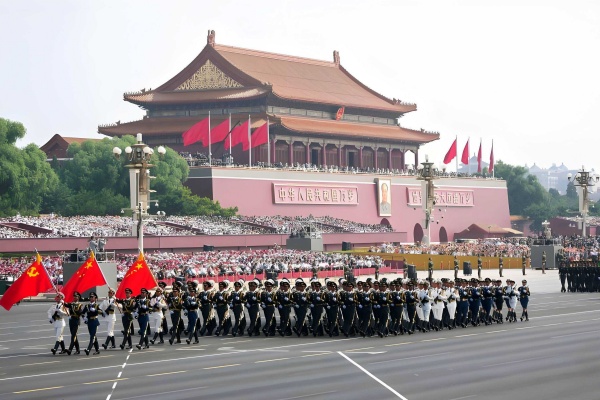 仁江集团组织观看抗战胜利80周年阅兵式