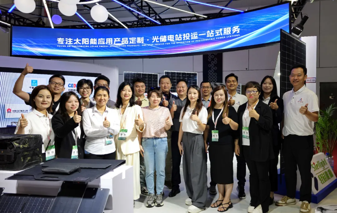 圆满收官 | 仁江光伏携子品牌轻硅能源亮相SNEC 2025