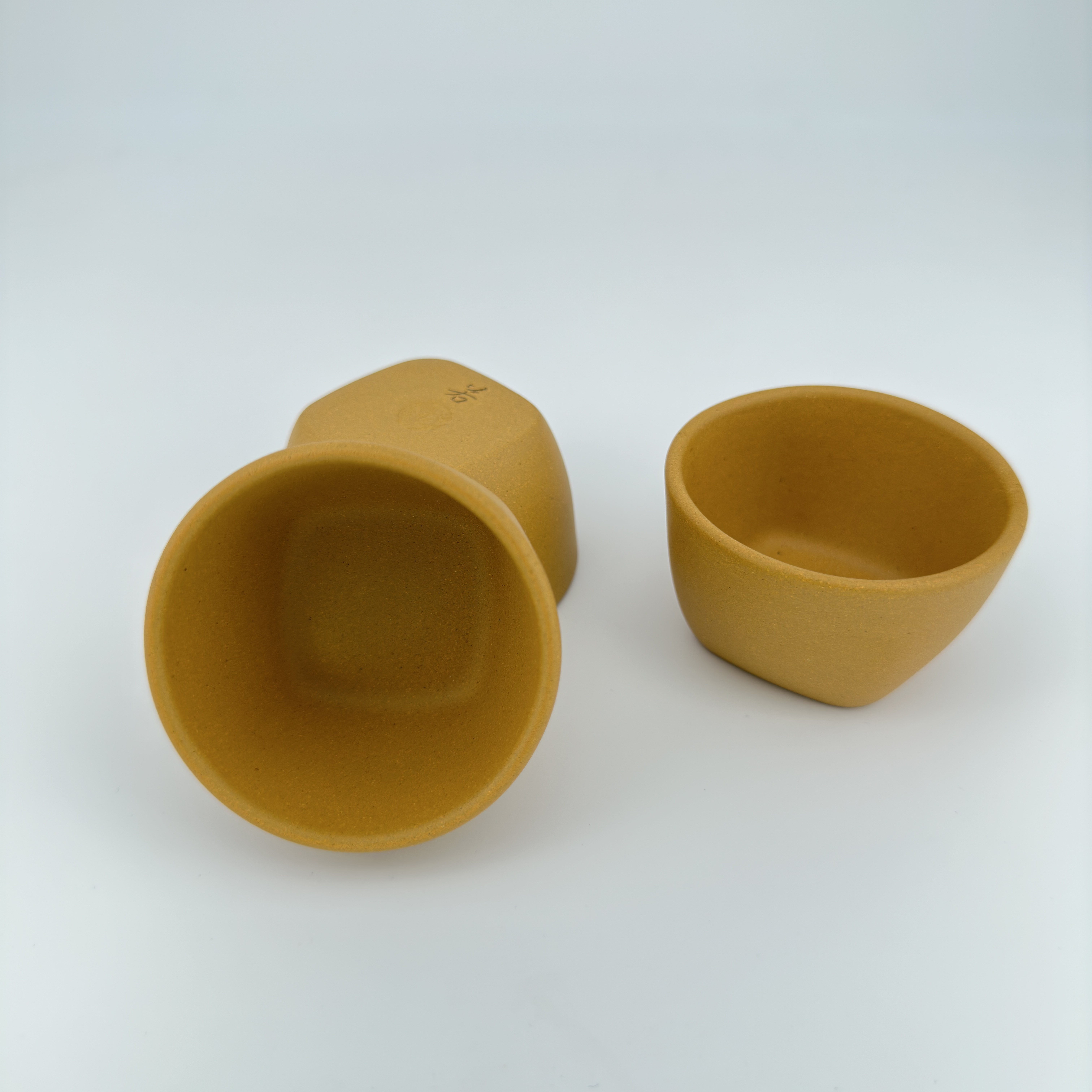见盏如金 &middot; 简约紫砂描金品茗杯组