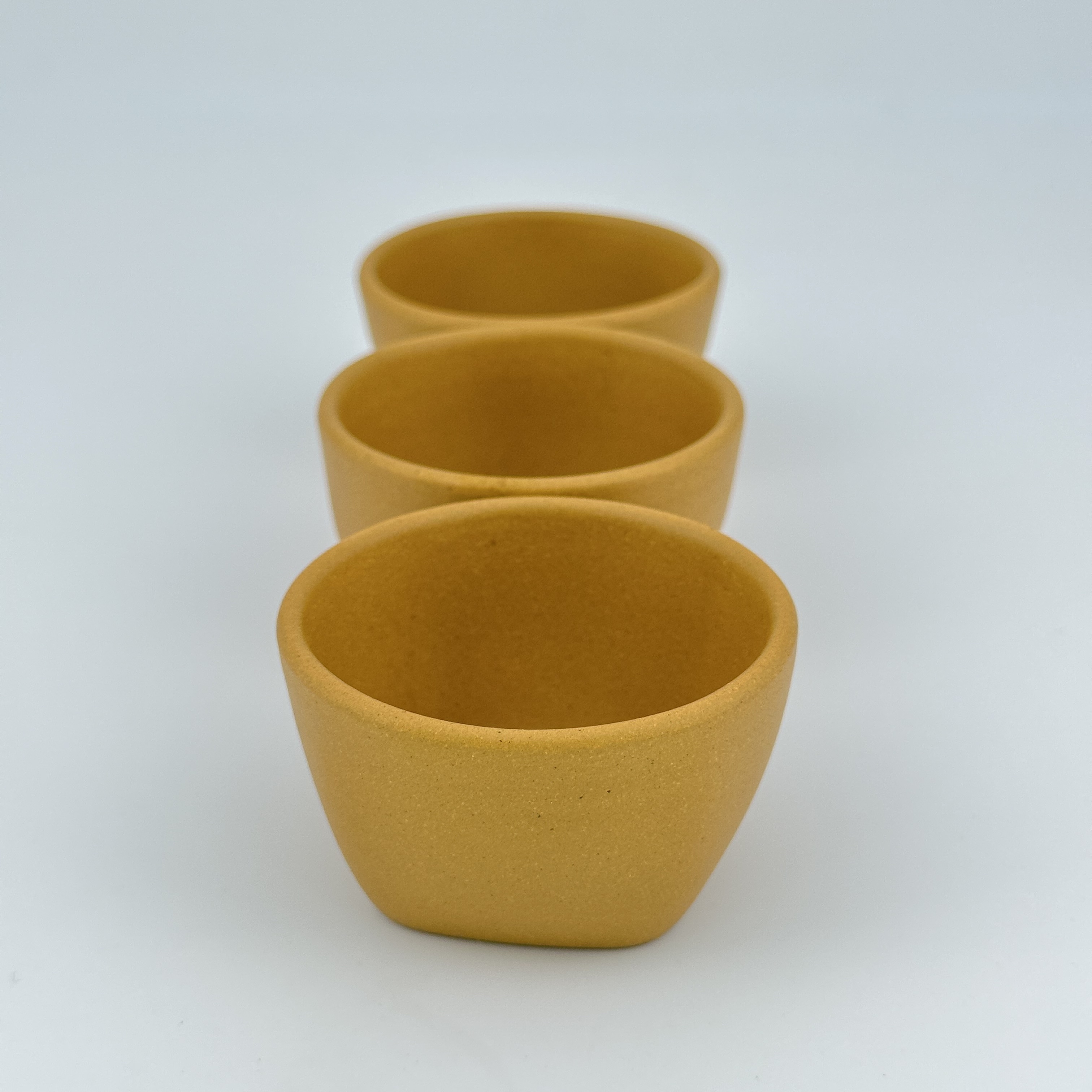 见盏如金 &middot; 简约紫砂描金品茗杯组